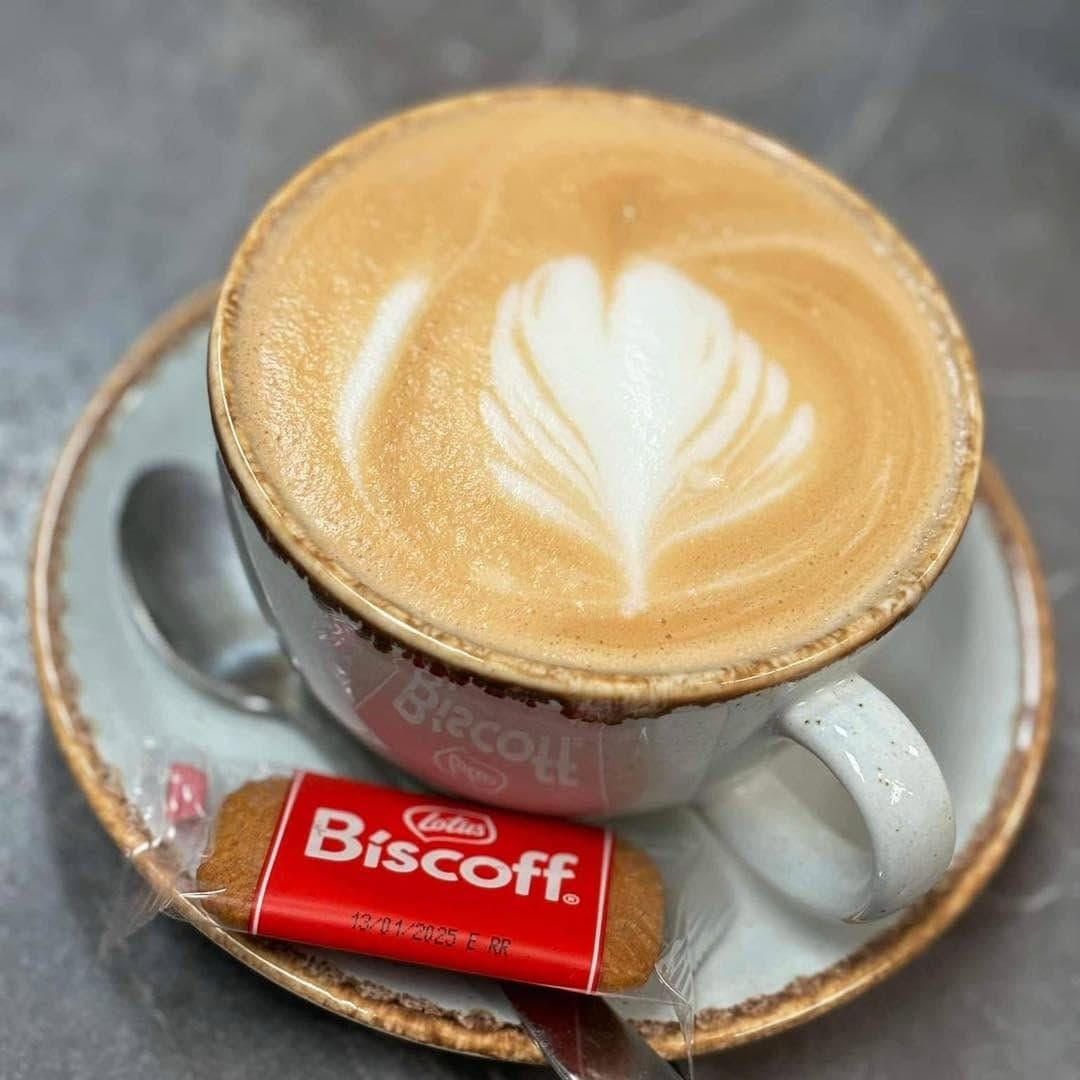 A latte with a heart in the foam